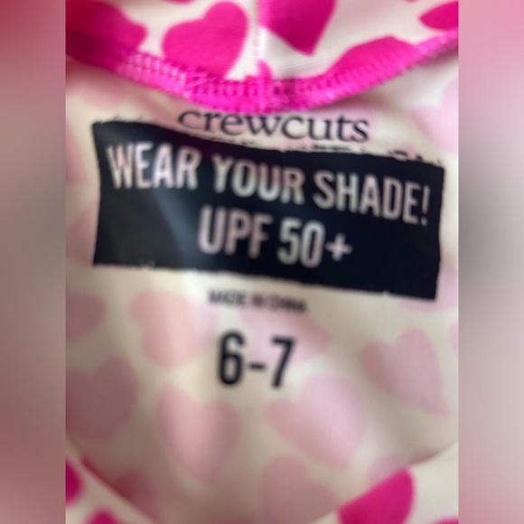 Crew cuts girls rash guard 6/7. Hot pink hearts on ivory background. Nice shape! - Picture 3 of 8